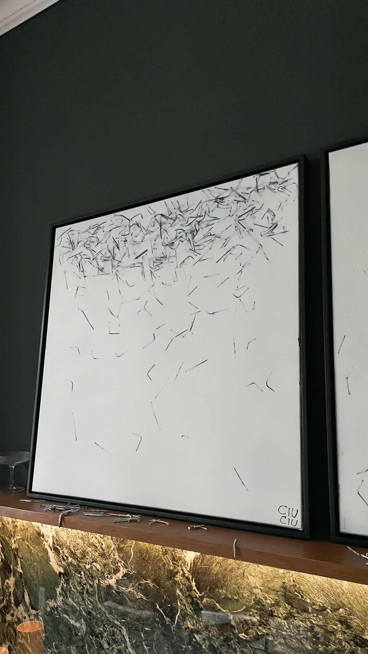 Falling Nails black